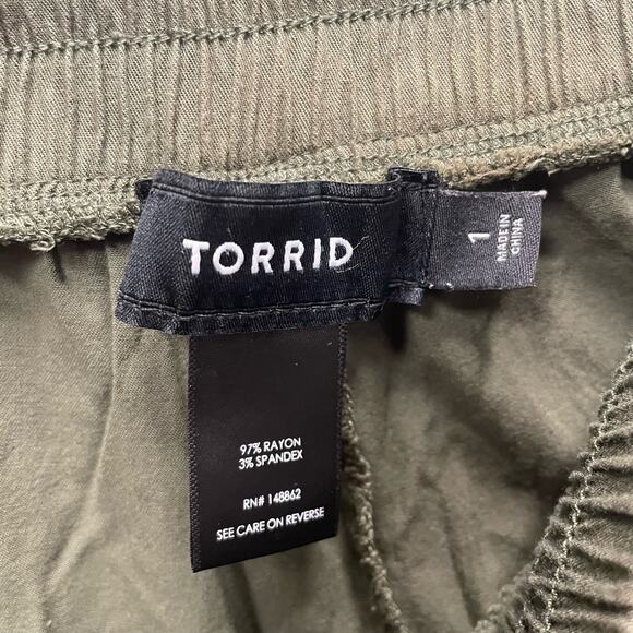 Torrid Relaxed Fit Cargo Joggers Size 1X - Picture 4 of 5